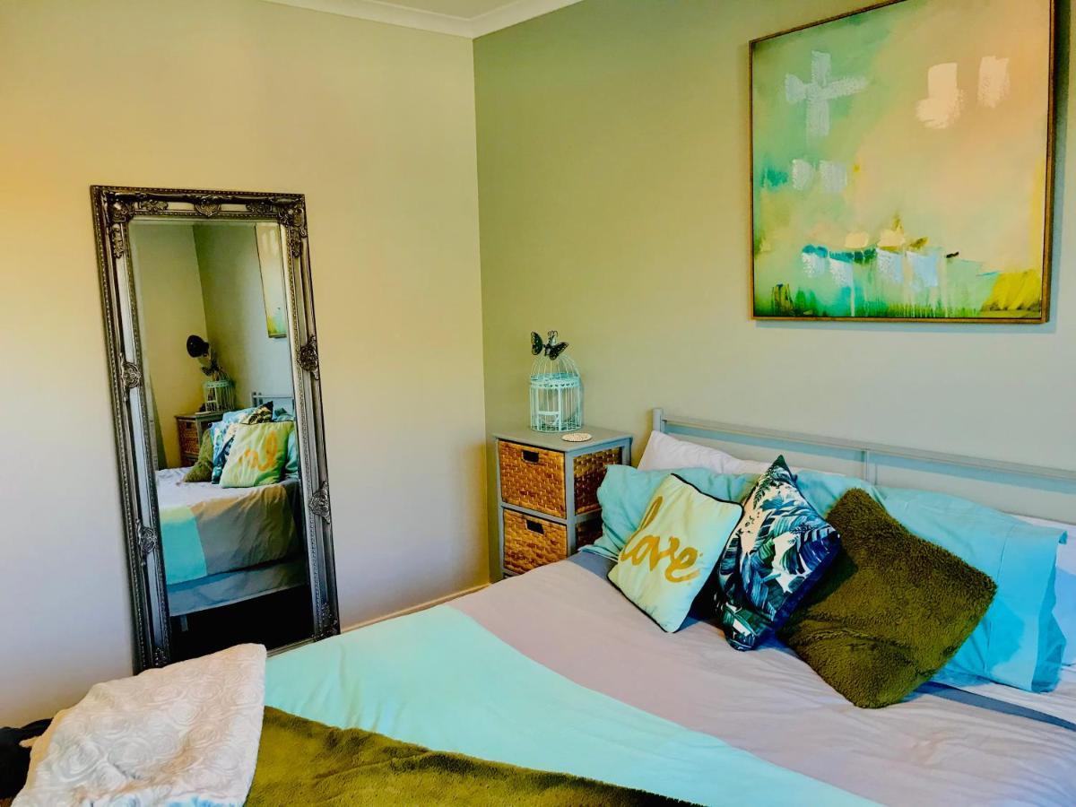 A Little Bit Beachy Modern Guest Room And Private Toilet Christchurch Extérieur photo