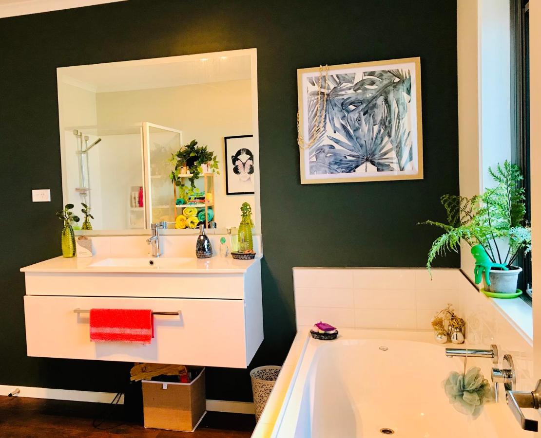 A Little Bit Beachy Modern Guest Room And Private Toilet Christchurch Extérieur photo