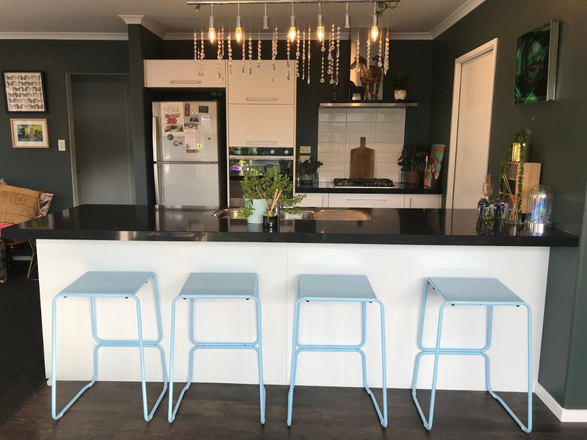 A Little Bit Beachy Modern Guest Room And Private Toilet Christchurch Extérieur photo